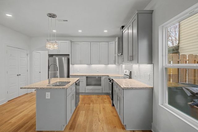 2140 18th Ave, N, Nashville, TN 37208