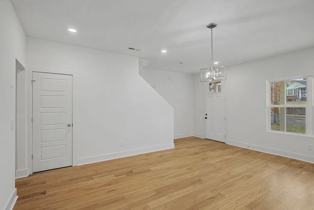 2140 18th Ave, N, Nashville, TN 37208