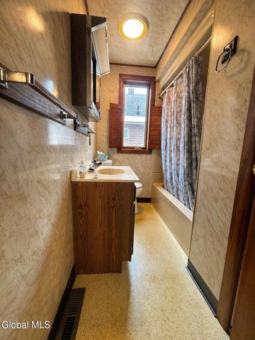233 Sixteenth Street, Schenectady, NY 12306