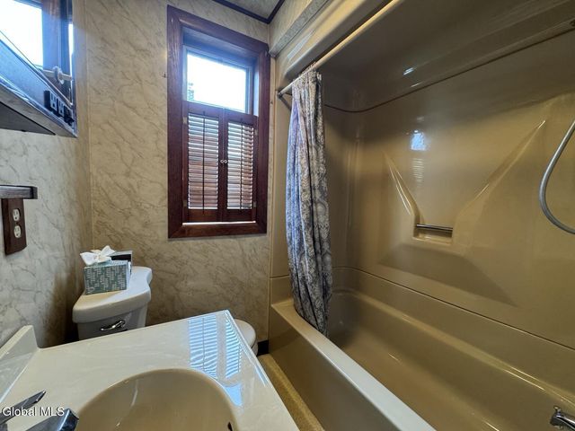 233 Sixteenth Street, Schenectady, NY 12306