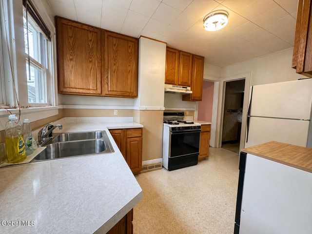 233 Sixteenth Street, Schenectady, NY 12306
