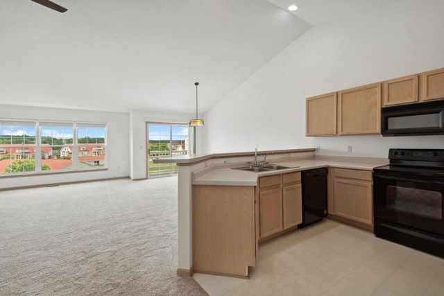 2152 Newbury LANE, Delavan, WI 53115