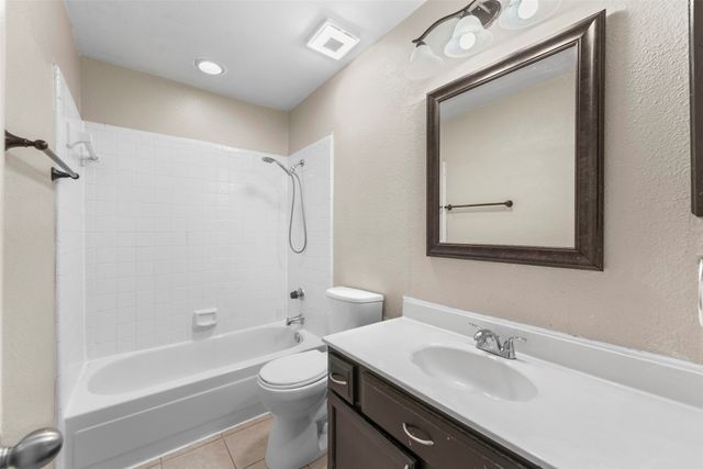 2924 Peninsula Way, Carrollton, TX 75007