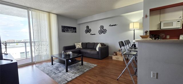 5085 NW 7th St 1505, Miami, FL 33126