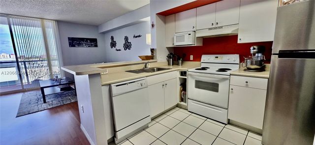 5085 NW 7th St 1505, Miami, FL 33126
