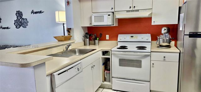 5085 NW 7th St 1505, Miami, FL 33126