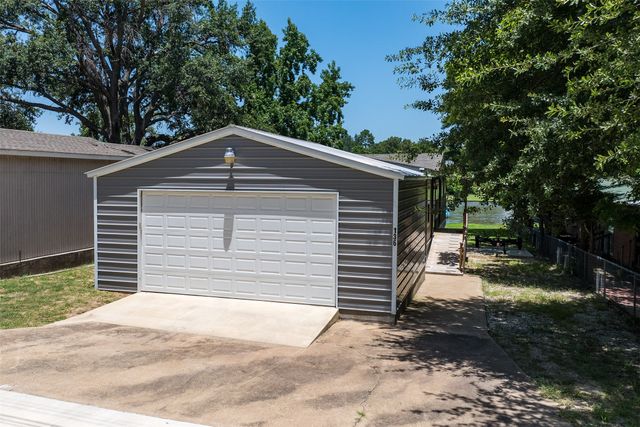 136 Thunderbird Drive, Mabank, TX 75156