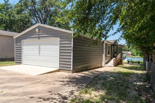 136 Thunderbird Drive, Mabank, TX 75156