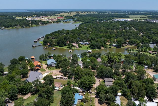 136 Thunderbird Drive, Mabank, TX 75156