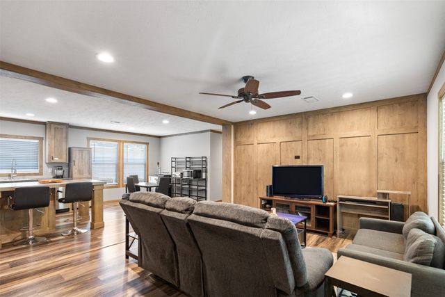 136 Thunderbird Drive, Mabank, TX 75156