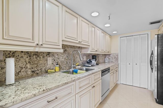 859 Jeffery Street 506, Boca Raton, FL 33487