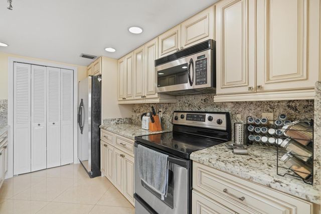 859 Jeffery Street 506, Boca Raton, FL 33487