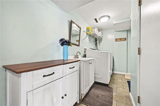 105 BEACH Drive, Lake Tapawingo, MO 64015