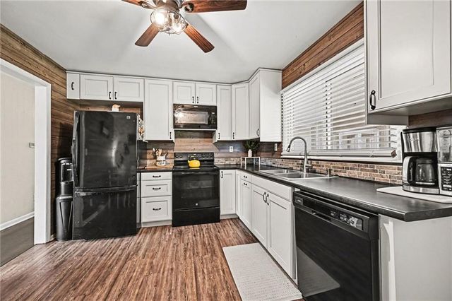 105 BEACH Drive, Lake Tapawingo, MO 64015