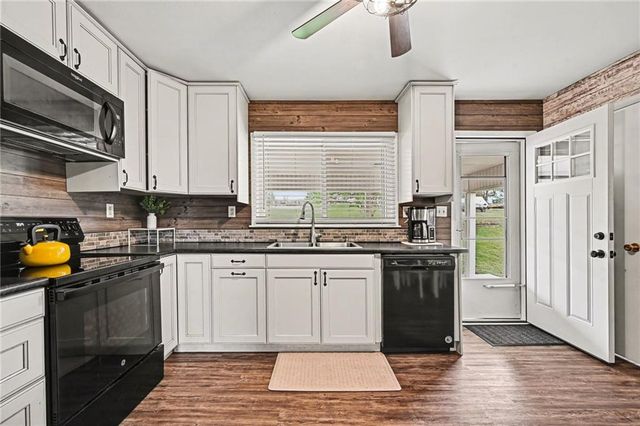 105 BEACH Drive, Lake Tapawingo, MO 64015