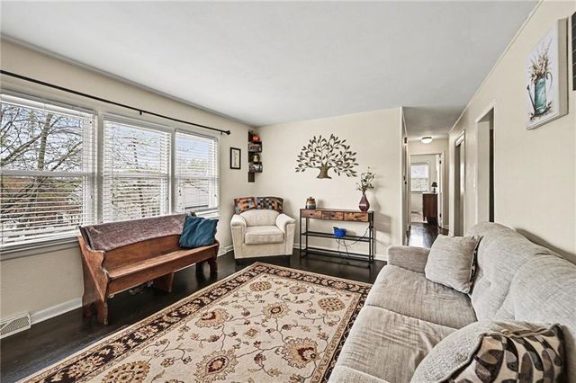 105 BEACH Drive, Lake Tapawingo, MO 64015