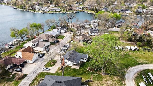 105 BEACH Drive, Lake Tapawingo, MO 64015