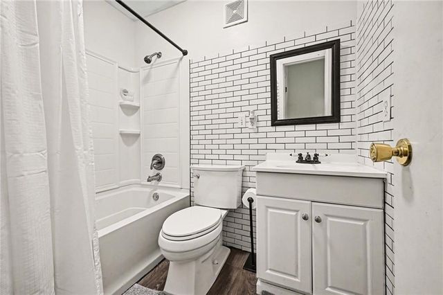 105 BEACH Drive, Lake Tapawingo, MO 64015