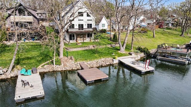 105 BEACH Drive, Lake Tapawingo, MO 64015