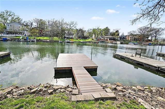 105 BEACH Drive, Lake Tapawingo, MO 64015