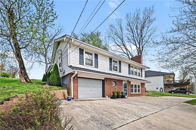105 BEACH Drive, Lake Tapawingo, MO 64015