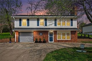 105 BEACH Drive, Lake Tapawingo, MO 64015