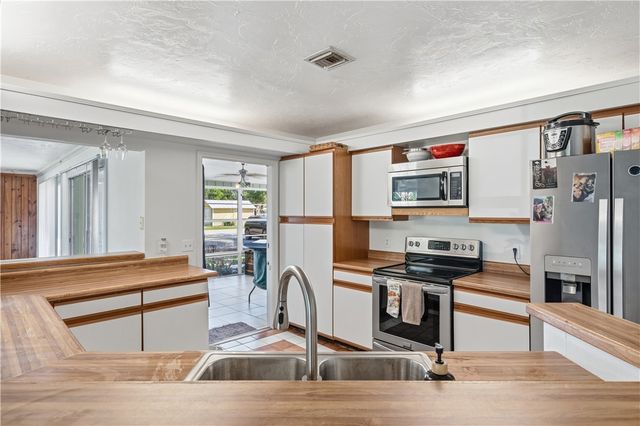 1850 25th Avenue, Vero Beach, FL 32960