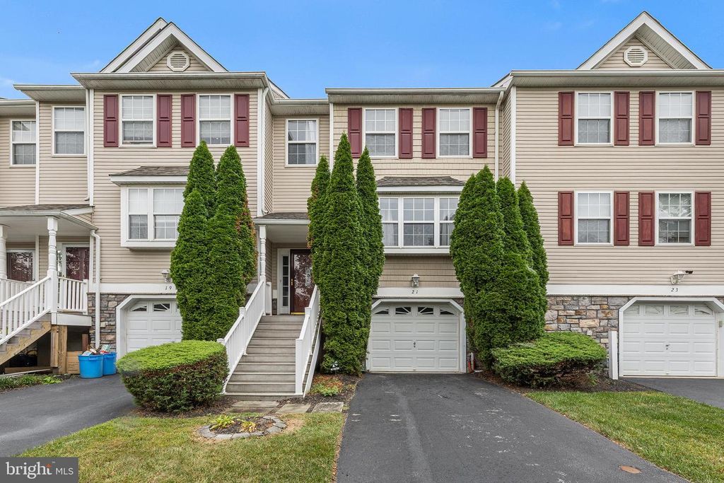 21 HOAG LN, Aston, PA 19014