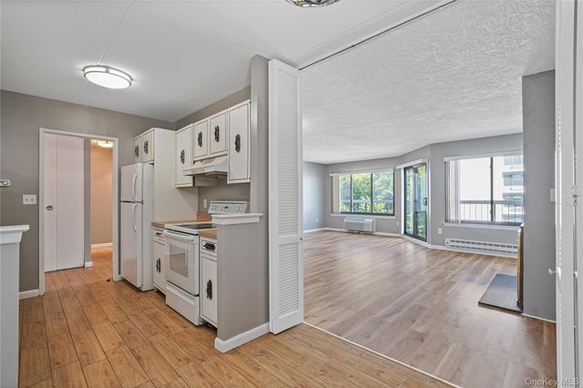 200 High Point PH6, Hartsdale, NY 10530