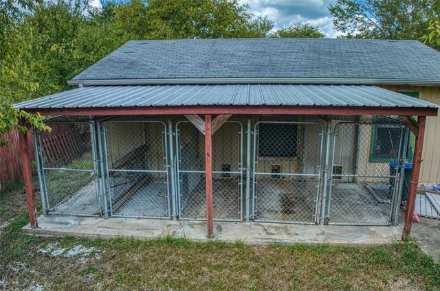 385 County Road 161, Streetman, TX 75859