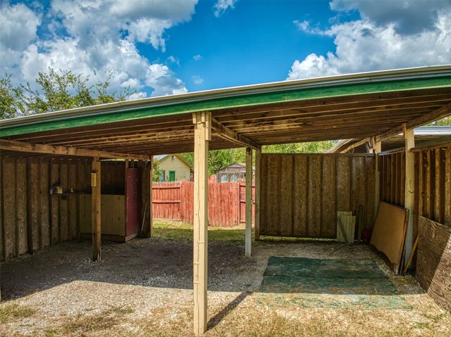385 County Road 161, Streetman, TX 75859
