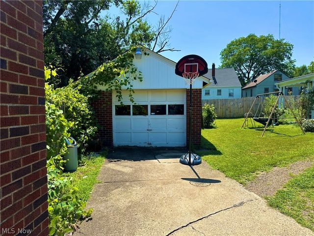815 Detroit Avenue, Youngstown, OH 44502