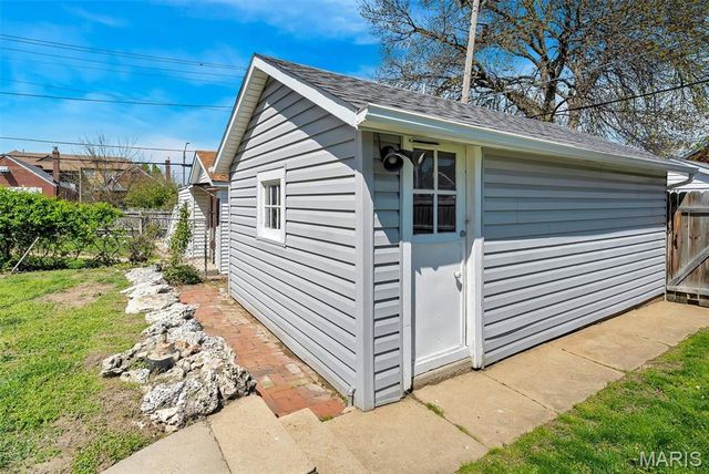5753 Lindenwood Avenue, St Louis, MO 63109