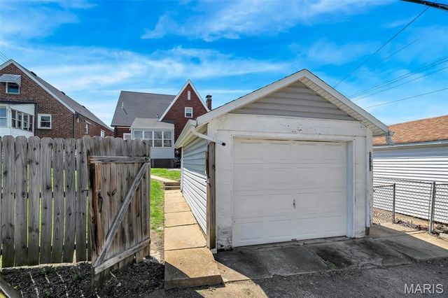 5753 Lindenwood Avenue, St Louis, MO 63109