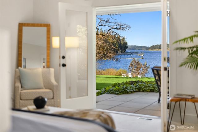 10478 Arrow Point Drive NE, Bainbridge Island, WA 98110