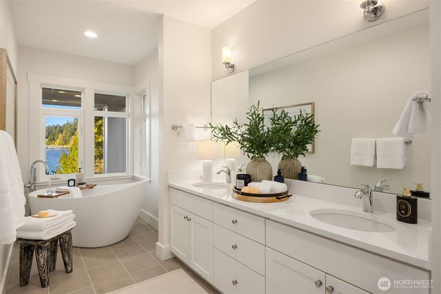 10478 Arrow Point Drive NE, Bainbridge Island, WA 98110