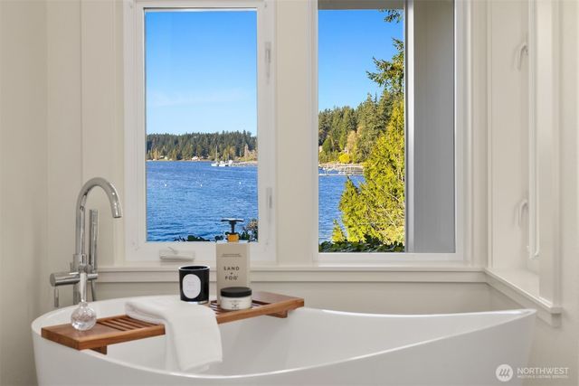 10478 Arrow Point Drive NE, Bainbridge Island, WA 98110