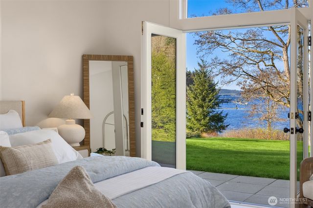 10478 Arrow Point Drive NE, Bainbridge Island, WA 98110