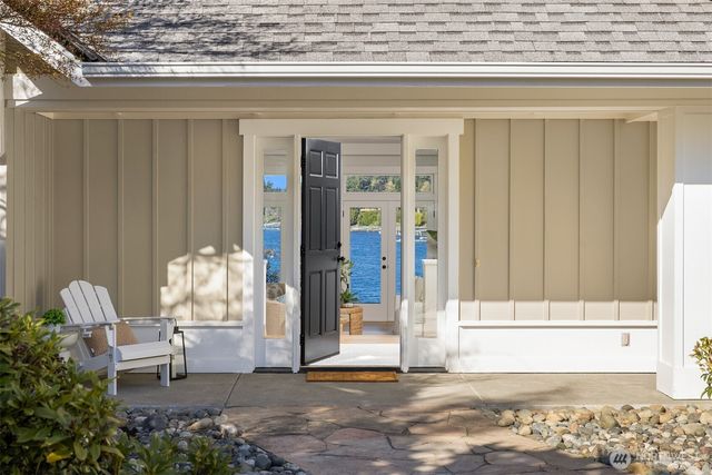 10478 Arrow Point Drive NE, Bainbridge Island, WA 98110