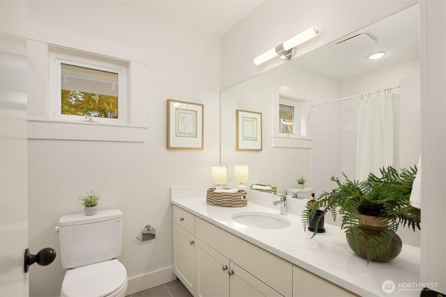 10478 Arrow Point Drive NE, Bainbridge Island, WA 98110