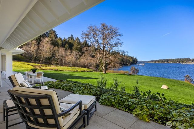 10478 Arrow Point Drive NE, Bainbridge Island, WA 98110