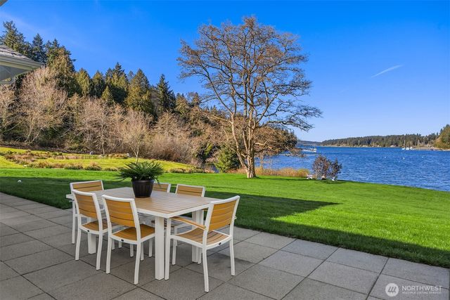 10478 Arrow Point Drive NE, Bainbridge Island, WA 98110