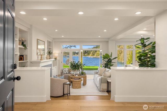 10478 Arrow Point Drive NE, Bainbridge Island, WA 98110