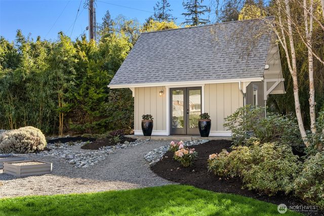 10478 Arrow Point Drive NE, Bainbridge Island, WA 98110