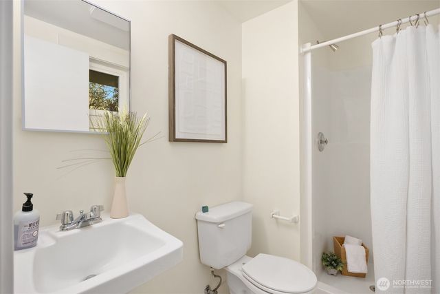 10478 Arrow Point Drive NE, Bainbridge Island, WA 98110