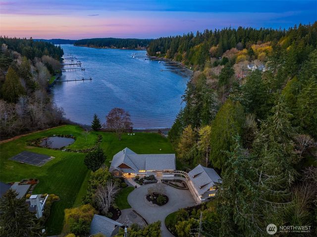 10478 Arrow Point Drive NE, Bainbridge Island, WA 98110
