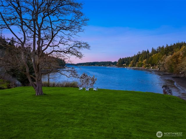 10478 Arrow Point Drive NE, Bainbridge Island, WA 98110