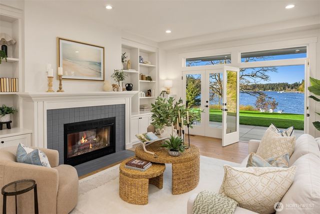 10478 Arrow Point Drive NE, Bainbridge Island, WA 98110