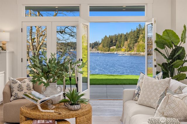10478 Arrow Point Drive NE, Bainbridge Island, WA 98110