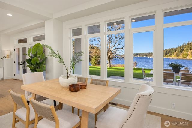 10478 Arrow Point Drive NE, Bainbridge Island, WA 98110